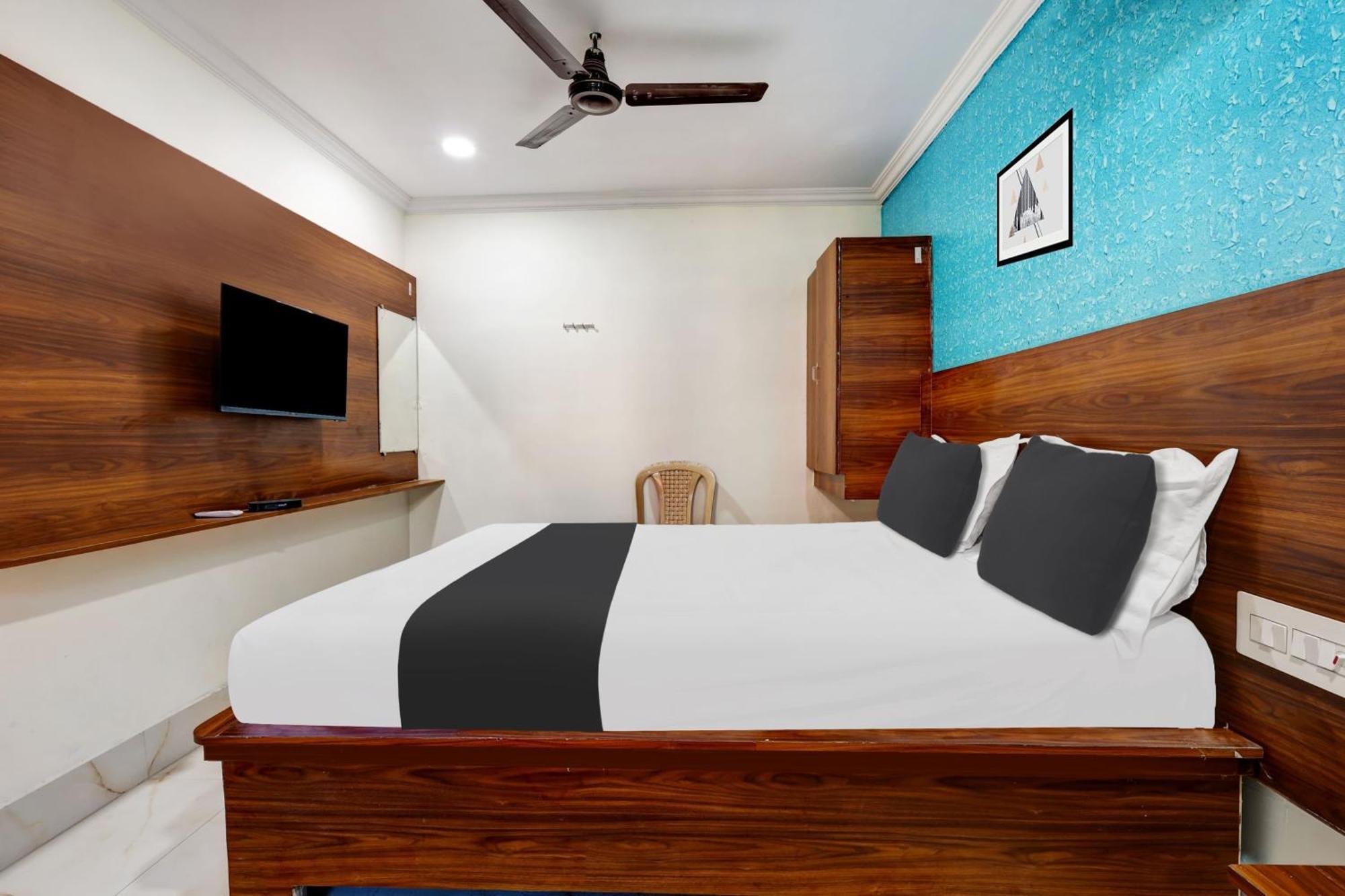 Hotel O Gangothri Lodge Visakhapatnam Buitenkant foto