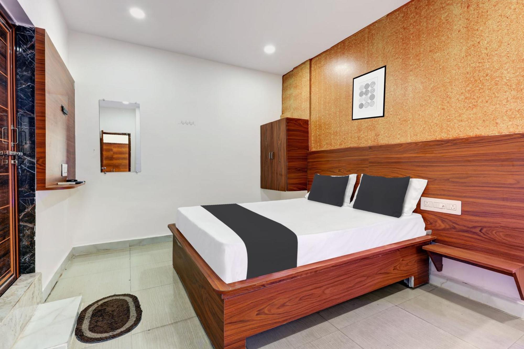 Hotel O Gangothri Lodge Visakhapatnam Buitenkant foto