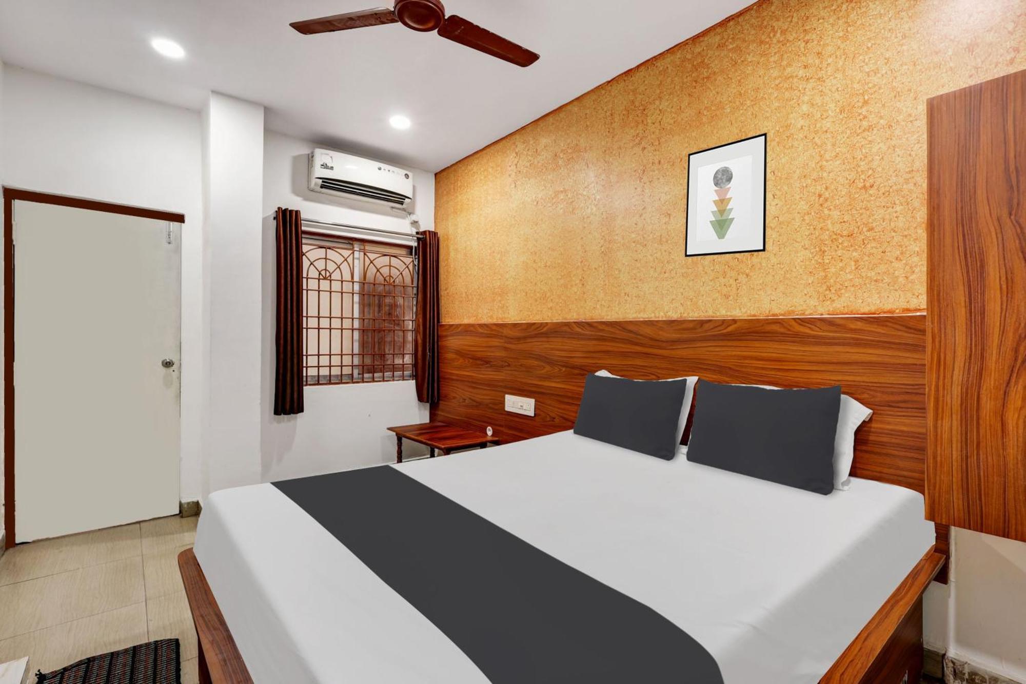 Hotel O Gangothri Lodge Visakhapatnam Buitenkant foto