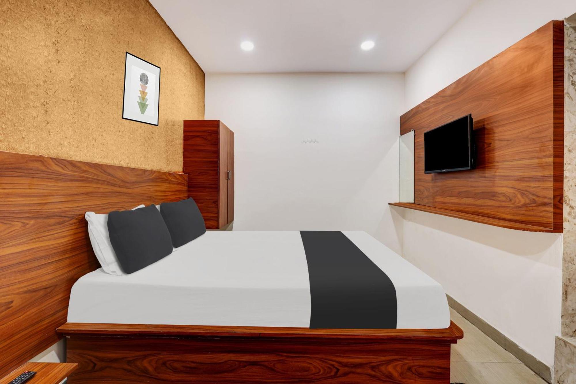 Hotel O Gangothri Lodge Visakhapatnam Buitenkant foto