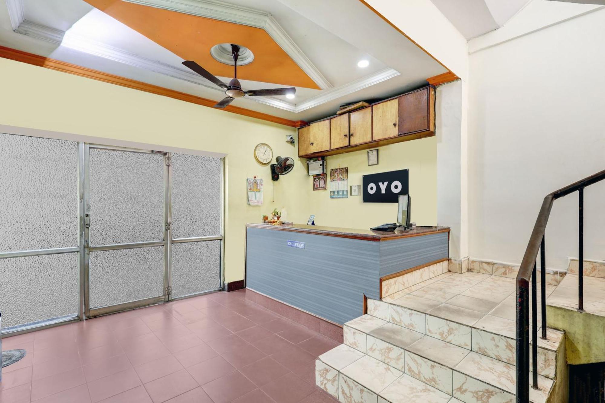 Hotel O Gangothri Lodge Visakhapatnam Buitenkant foto