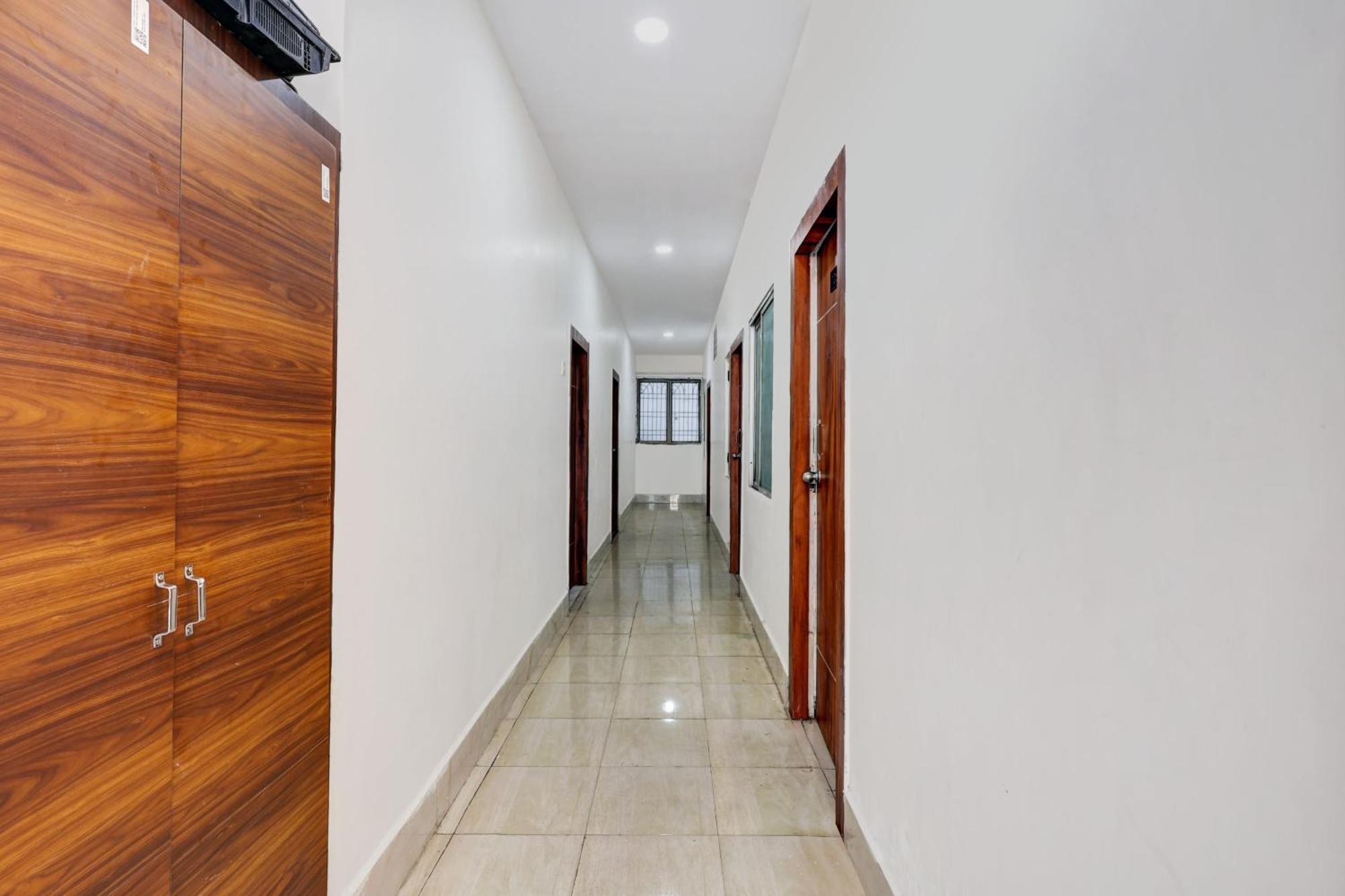 Hotel O Gangothri Lodge Visakhapatnam Buitenkant foto
