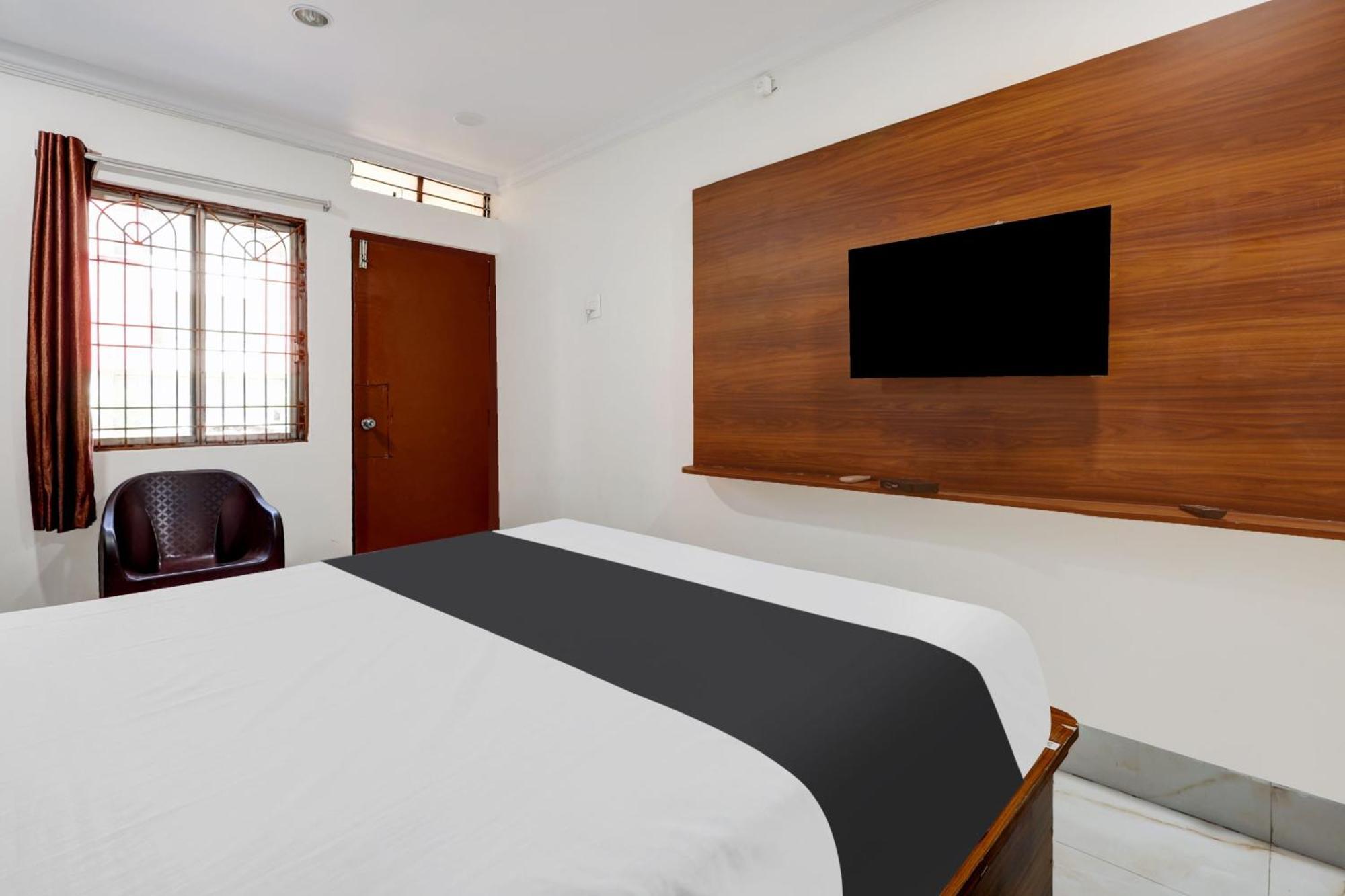 Hotel O Gangothri Lodge Visakhapatnam Buitenkant foto