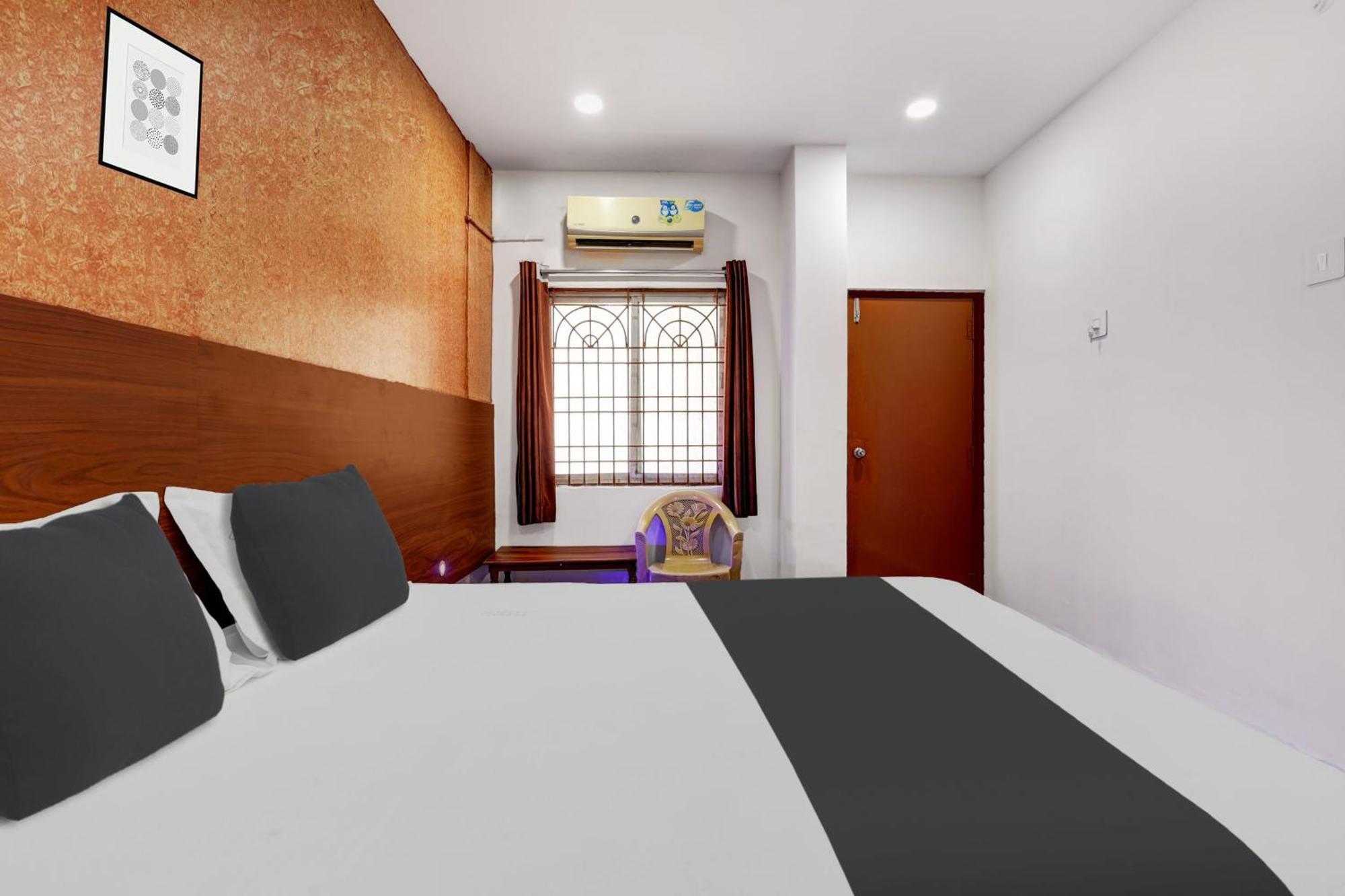 Hotel O Gangothri Lodge Visakhapatnam Buitenkant foto