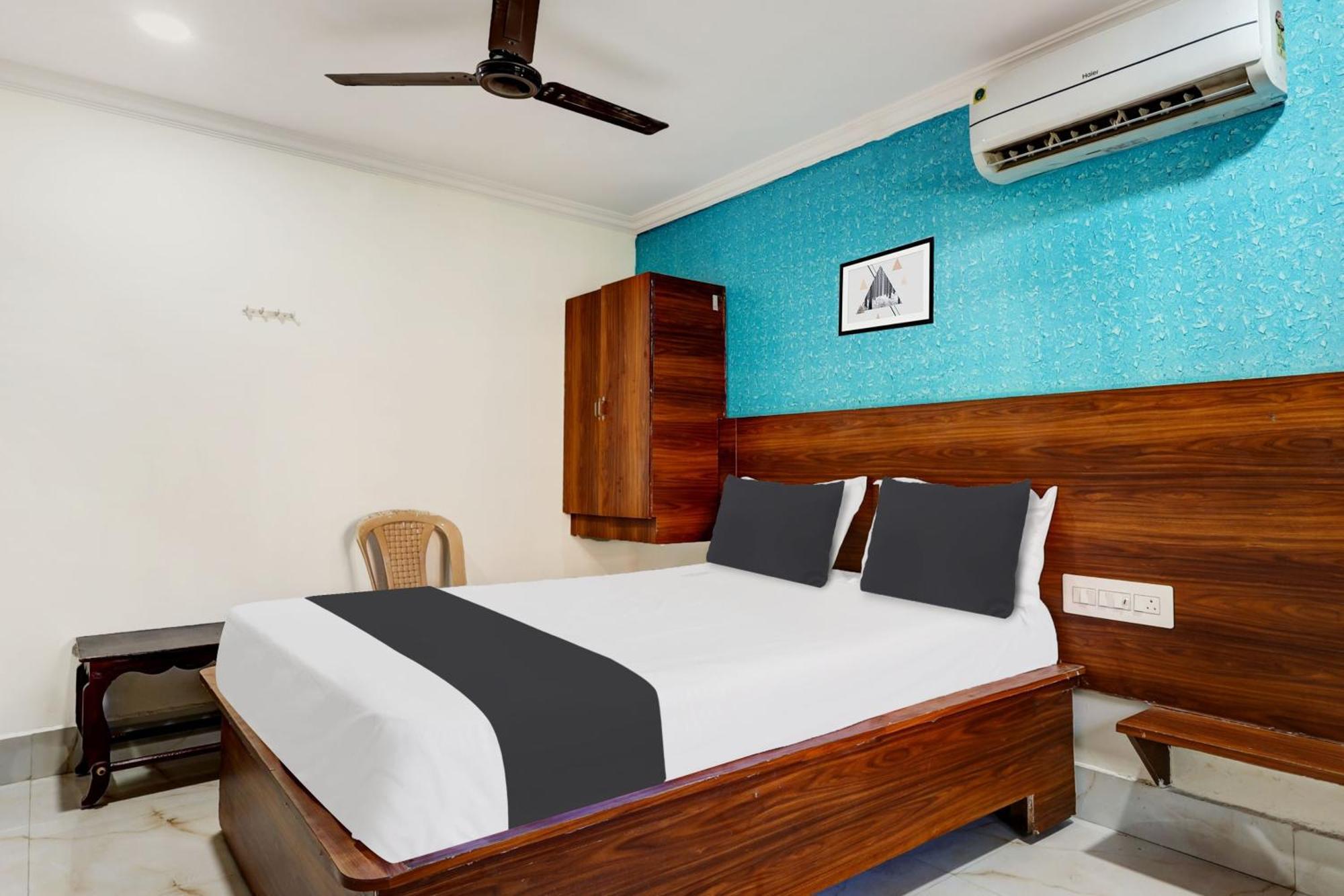Hotel O Gangothri Lodge Visakhapatnam Buitenkant foto